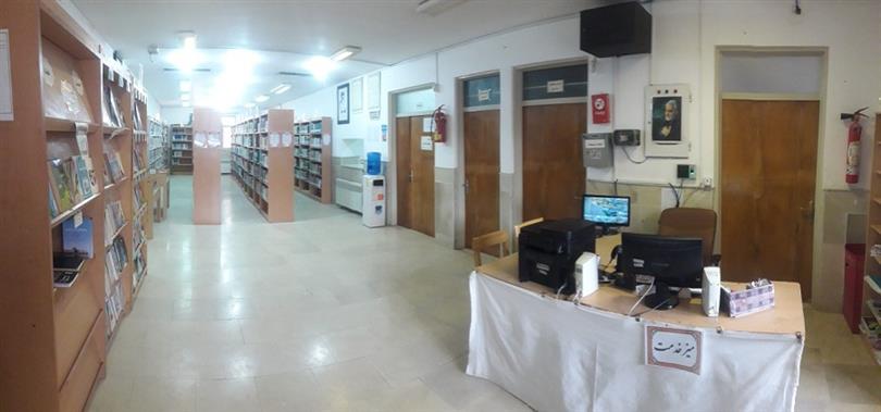 میز خدمت و سالن اصلی کتابخانه